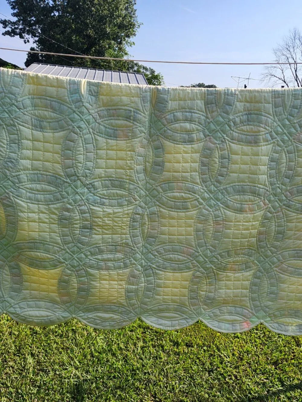 Vintage handmade scalloped double wedding ring quilt  79